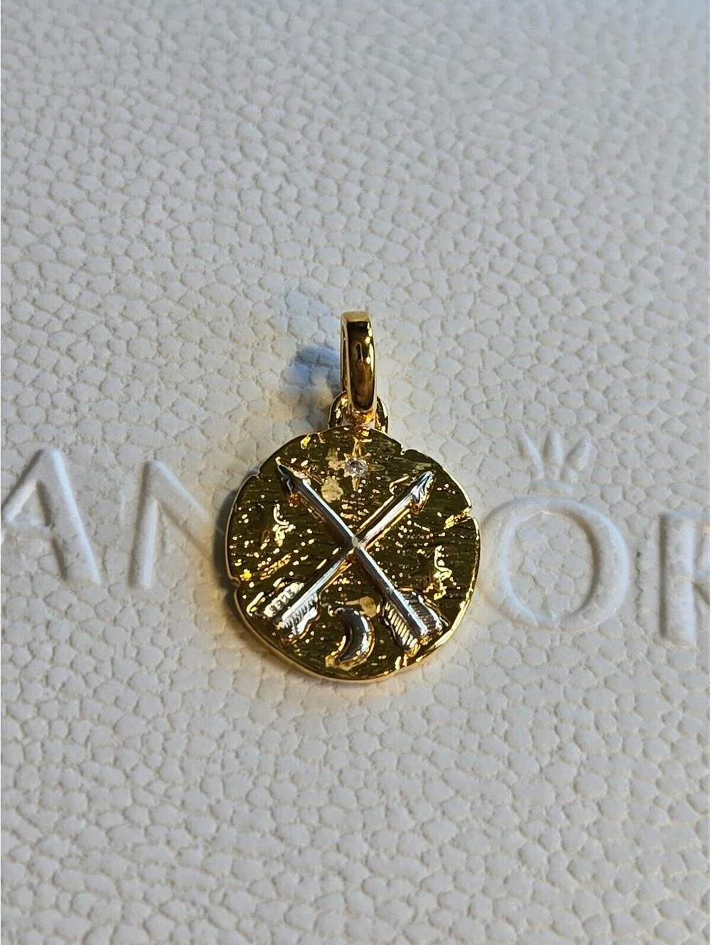 Pandora s925 silver charm medallion ale met